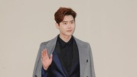 Bintang Korea Lee Jong Suk dideportasi. Sebelumnya Lee Jong Suk sempat tertahan di badan imigrasi Indonesia usai tampil dalam sebuah acara. Foto: Getty Images