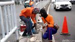 Pembatas Jalan Dibangun di Jalan HOS Cokroaminoto