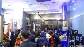Begini ramainya pembukaan toko KEF di Jakarta. (Foto: detikINET/Josina)