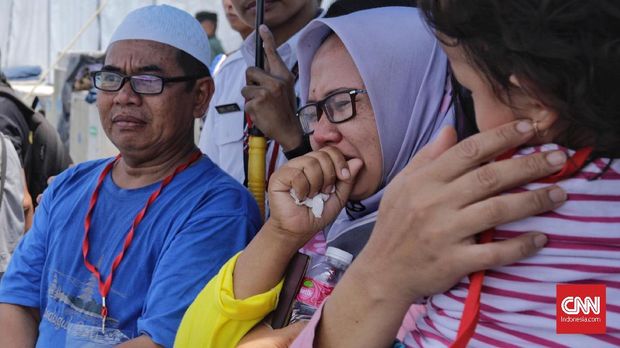 Tangis Keluarga Korban di Titik Jatuhnya Pesawat Lion Air