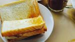 Enaknya Pagi Ini Sarapan Kaya Toast dan Kopi Hangat