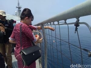 Keluarga Korban Doa Bersama di Lokasi Jatuhnya Lion Air PK-LQP