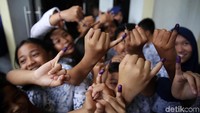 Simulasi ini diberikan agar para siswa mengetahui tata cara mengikuti pemilihan umum.