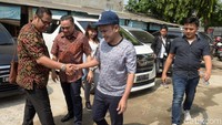 Ruben saat baru tiba di rutan Pondok Bambu. Foto: Noel/detikFoto