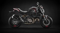 Ducati telah memamerkan motor model 2019 seperti Monster 25th Anniversary, new Monster 821 stealth yang menghadirkan livery hitam doff dan grafis merah, quick shift system, adjustable fork dan nose fairing.