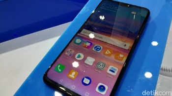 Honor 8X mengusung layar Full View Display berukuran 6,5 inch, resolusi 2340 x 1080, dan aspek rasio 19,5:9. Selain itu, ada sejumlah fitur yang disematkan pada layar ponsel ini. Foto: Muhamad Imron Rosyadi/detikINET