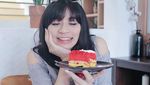 Presenter Acara Makan Ayu Hastari Ternyata Memang Aslinya Doyan Banget Makan