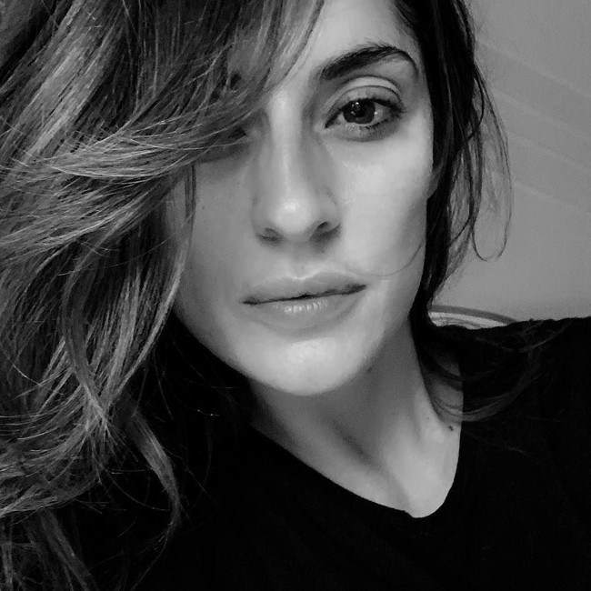 Wanita berusia 35 tahun ini dikritik tak pantas saat dirinya mengumumkan mengakhiri hubungannya secara terbuka lewat media sosial. Namun, tak sedikit juga menyayangkan hubungan asmara mereka harus kandas. Foto: Instagram @elisaisoardi