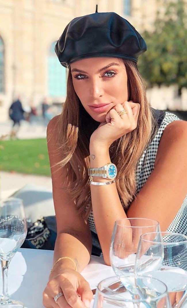 Namun apalah arti segala perbedaan jika sudah saling cinta. Hingga kini pernikahan keduanya langgeng dan dikaruniai tiga anak.  Foto: Instagram