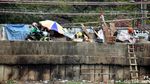 Bantaran Kali Tanah Abang Kembali Kumuh dengan Gubuk Liar