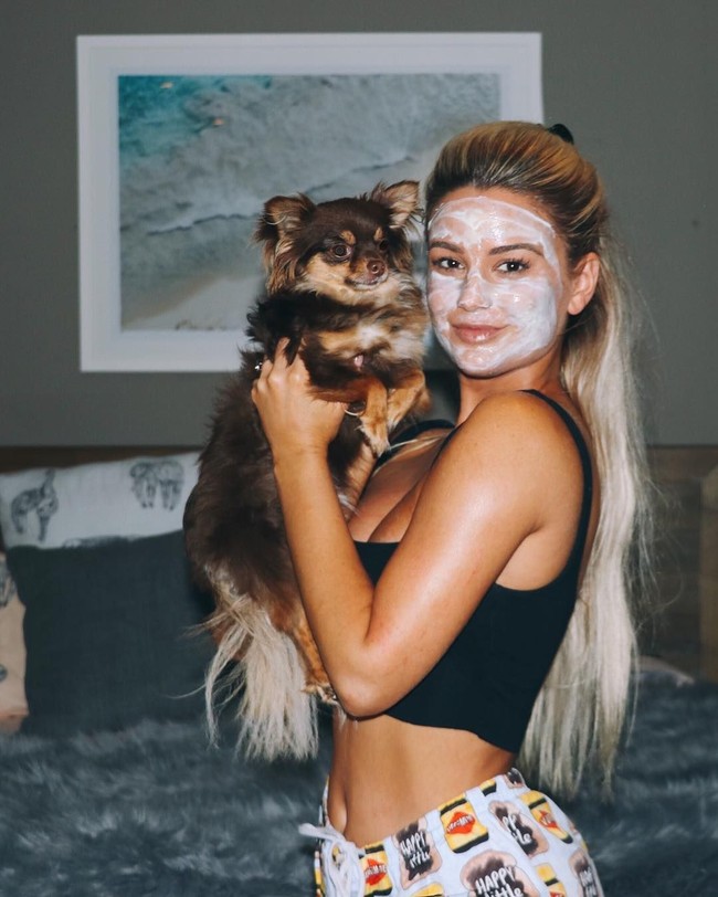 Dengan bentuk tubuh yang lebih seksi, Karina pun mulai kebanjiran follower di Instagram. Foto: Instagram @karinairby