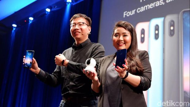 Country Manager Xiaomi Indonesia Steven Shi (kiri) dan Head of PR Xiaomi Indonesia Stephanie Sicilia 