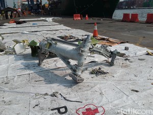 As Roda Pesawat Lion Air PK-LQP Tiba di Tanjung Priok