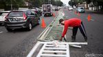 Pembatas Jalan Dibangun di Jalan HOS Cokroaminoto