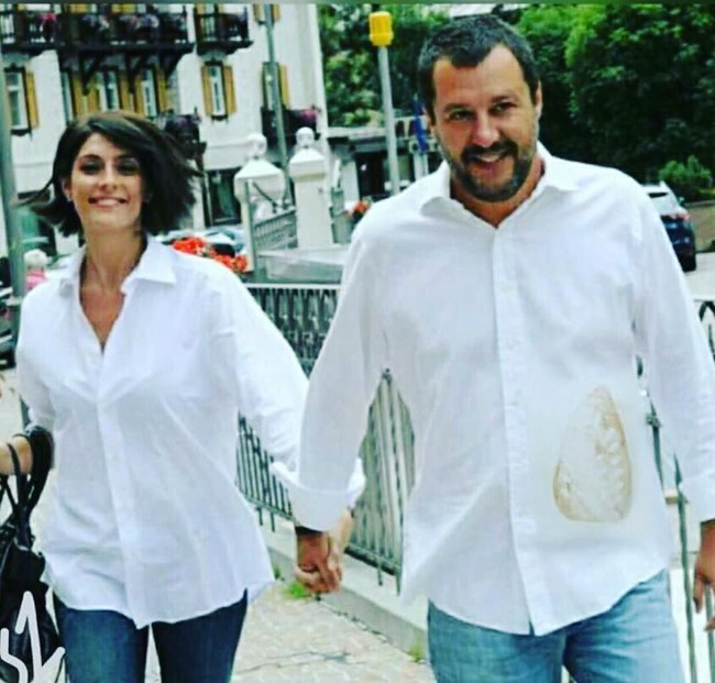 Elisa Isoardi dan Matteo Salvini yang juga merupakan Menteri Dalam Negeri Italia telah menjadi perhatian publik sejak menjalin asmara sejak tiga tahun lalu.  Foto: Instagram @elisaisoardi
