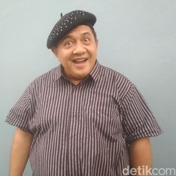 Dari Lenong, Harry De Fretes Banting Setir Jualan Bubur