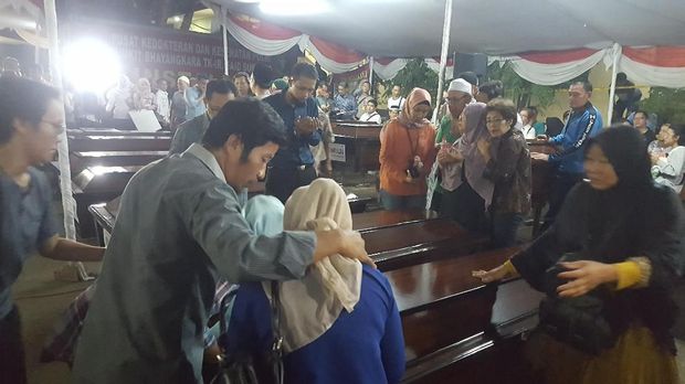 Pihak keluarga korban Lion Air menerima jezanah. (Zunita Putri/detikcom)