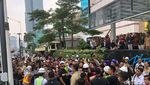 Keluar dari Depo MRT HI, Jokowi Diserbu Pedestrian