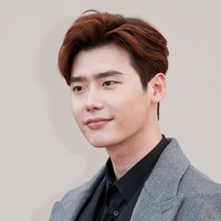 Lee Jong Suk menempati nomor delapan, juga dengan bayaran USD 50300 atau sekitar Rp 752 juta untuk satu episode. Model yang alih profesi jadi aktor ini membintangi banyak judul serial drama sukses di antaranya I Can Hear Your Voice, Pinocchio, School 2013 dan W: Two Worlds. Foto: Getty Images