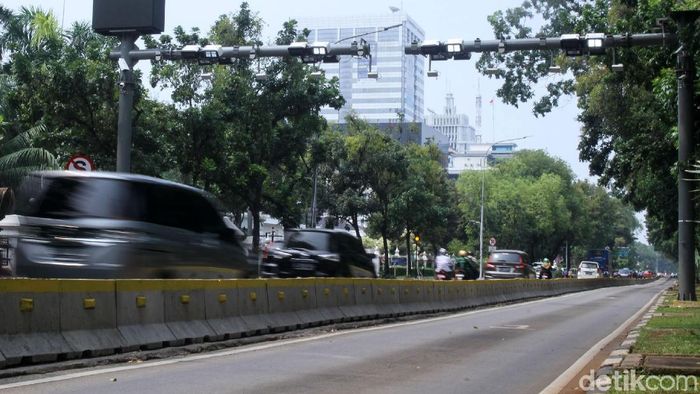 Ilustrasi jalan raya di Jakarta/Foto: Rifkianto Nugroho Ilustrasi jalan raya di Jakarta/Foto: Rifkianto Nugroho