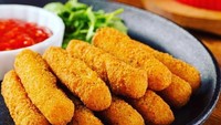 Tidak sulit jika mau membuat stik mozzarella ini. Bahan utamanya hanya keju mozzarella, telur dan tepung roti. Keju yang sudah dibalur tepung ini lantas digoreng hingga renyah. foto : instagram @orlando