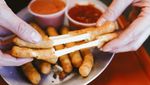 Kriuk Mulur 10 Stik Mozzarella yang Lembut dan Bikin Ngiler