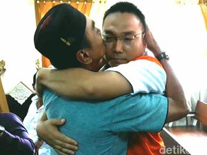 Peluk, Tangis dan Pemberian Maaf Ayah Korban pada Iwan Adranacus