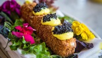 Nah kalau yang ini mozzarella stick versi premium. Keju ini disajikan seperti makanan mewah dengan krim dari saffron, caviar dan lembaran emas. Foto : instagram @peewong