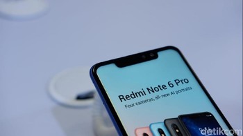 Redmi Note 6 Pro punya kamera ganda di depan. (Foto: detikINET/Adi Fida Rahman)