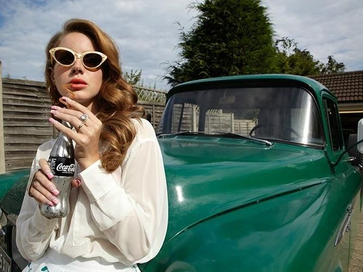 Selain Pizza, Lana Del Rey Doyan Banget Soft Es Krim