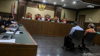 Jaksa menyebut Irvanto merupakan Direktur Operasional PT Murakabi, salah satu konsorsium perusahaan yang akan mengerjakan proyek e-KTP. Sementara itu, Made Oka Masagung adalah Direktur Utama PT Delta Energy Pte Ltd dan OEM Invesment.