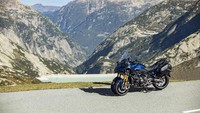 Motor roda tiga Yamaha tak cuma prototipe 3CT. Di Eropa, Yamaha juga meluncurkan moge roda tiga Yamaha Niken versi touring yang disebut sebagai Yamaha Niken GT.