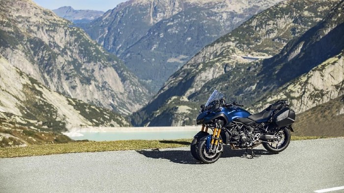 Yamaha Niken GT Motor roda tiga Yamaha tak cuma prototipe 3CT. Di Eropa, Yamaha juga meluncurkan moge roda tiga Yamaha Niken versi touring yang disebut sebagai Yamaha Niken GT.