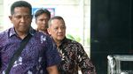 Ekspresi Eks Sekretaris MA Saat Penuhi Panggilan KPK