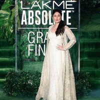 Berat badan Kareena Kapoor memang sempat melonjak saat hamil anak pertamanya, Taimur Ali Khan, pada 2016 lalu. Aktris top India berusia 38 tahun itu mengaku kalau bobot tubuhnya naik hingga 18 kilogram. Tapi Kareena kini berbahagia karena tubuhnya telah kembali ke bentuk semula dalam waktu setahun setelah menjalani diet dan olahraga. Foto: Dok. Instagram, Dok. Vogue