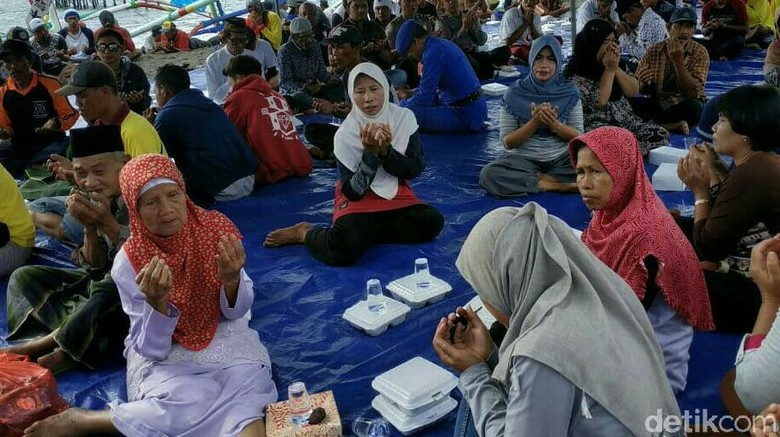 rebo wekasan di banyuwangi rebo wekasan di banyuwangi