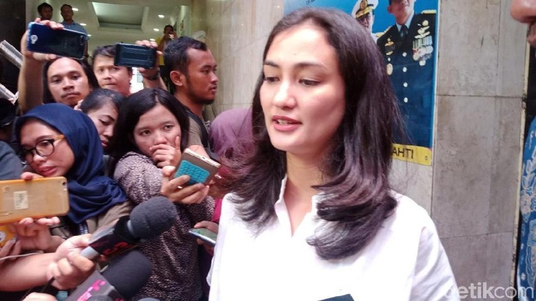 Atiqah Harap Ratna Jadi Tahanan Kota, Polisi: Sepertinya Ditolak Atiqah Harap Ratna Jadi Tahanan Kota, Polisi: Sepertinya Ditolak