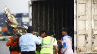 Turbin tersebut dibawa dengan mobil boks ke kantor KNKT.
