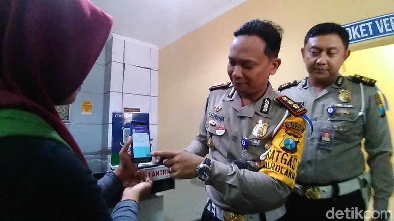 Giliran Surabaya yang Kini Bisa Bayar Biaya  SIM Non Tunai