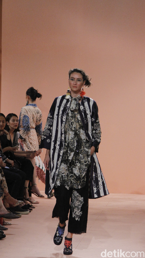 Refleksi 36 Tahun Biyan Berkarya di Koleksi Busana Terbaru