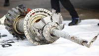 Mesin Lion Air tersebut tampak hancur.