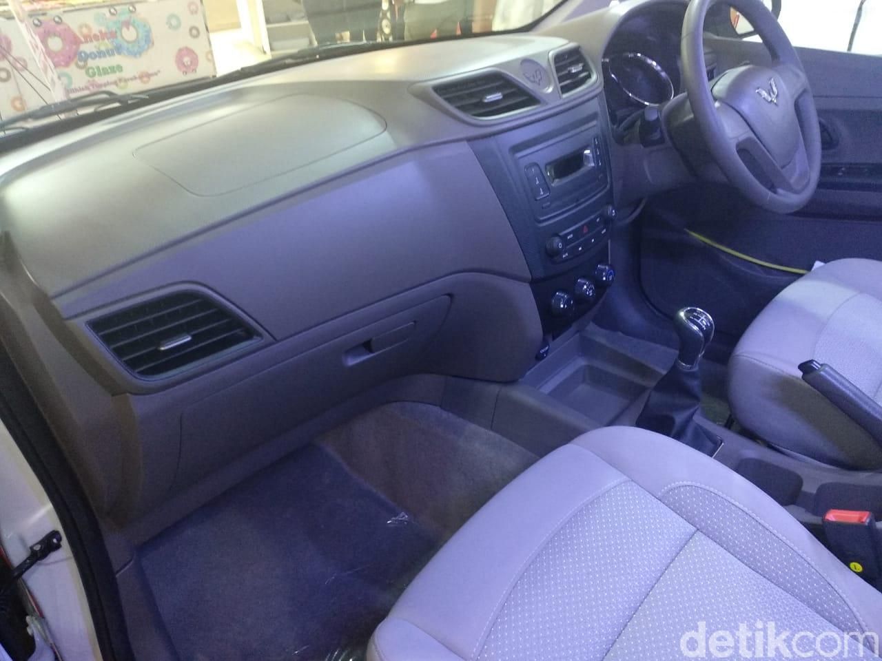 Wuling Formo tipe minibus 7 seater dan 8 seater