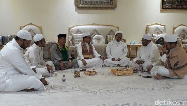 Gaya Kulineran Pria Terseksi di Dunia Hingga Habieb Rizieq