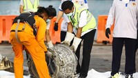 KNKT membawa turbin kedua Lion Air JT 610 untuk diperiksa lebih lanjut.
