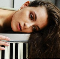 Rowan dan ibu Lily becerai di 2015 setalah 25 tahun pernikahan mereka. Sejak saat itu, Lily menarik diri dari media sosial. Foto: Instagram (@lilisastry)