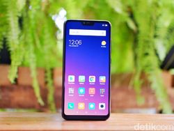 Unboxing Xiaomi Mi 8 Lite yang Berpenampilan Stylish