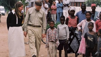 Bersama sang istri, Melinda, Bill Gates juga sering sekali mengunjungi negara-negara di Afrika. Foto: Facebook