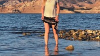 Lewat Instagram pribadinya, bulletvalentina rupanya Valentina juga suka traveling. Khususnya menjelajahi AS, seperti dia pernah mendatangi Danau Mead di Las Vegas (Instagram/bulletvalentina)