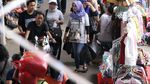 Kolong Skybridge Tanah Abang Kini Dipenuhi PKL