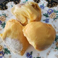 Ani Yudhoyono dan Mayangsari Asyik Cicip Durian, Mana yang Paling Legit?